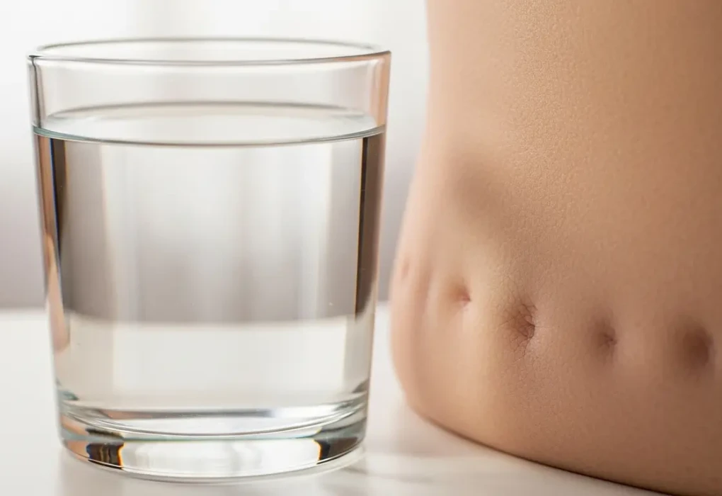 Air Putih Selulit: 7 Kebenaran Mengejutkan Minum Air Bisa Hilangkan Kulit Jeruk!